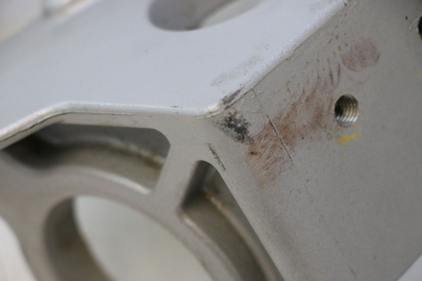 photo de PLATINE CALE PIED AVANT DROIT CAN-AM SPYDER RS 1000 (2008 - 2012) - Détail de la pièce