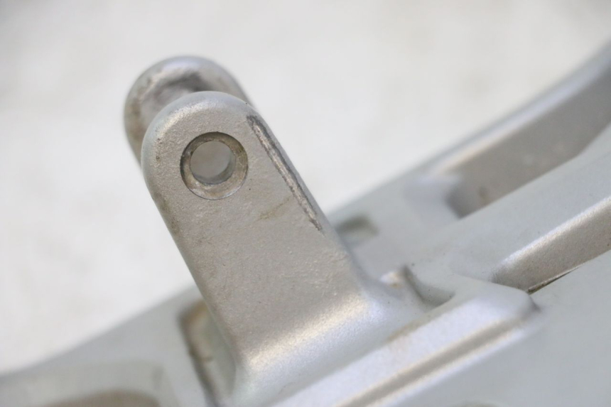 photo de PLATINE CALE PIED AVANT DROIT CAN-AM SPYDER RS 1000 (2008 - 2012) - Zoom état d’usage
