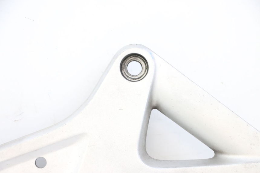 photo de PLATINE CALE PIED AVANT DROIT HONDA ST PAN EUROPEAN 1300 (2002 - 2013) - Zoom composants
