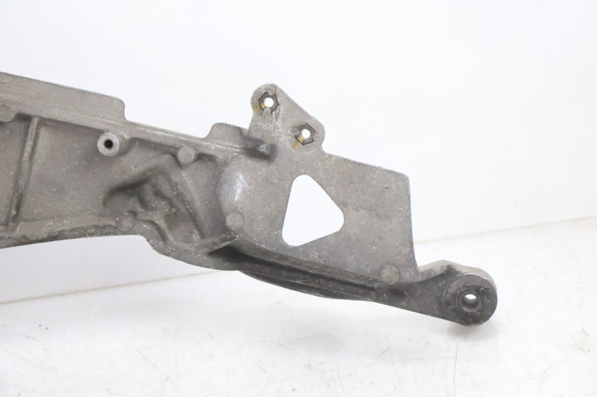 photo de PLATINE CALE PIED AVANT DROIT HONDA ST PAN EUROPEAN 1100 (1990 - 2002) - Points de fixation