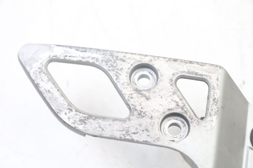photo de PLATINE CALE PIED AVANT DROIT SUZUKI GSX F GSXF 650 (2007 - 2015) - Détail de la pièce