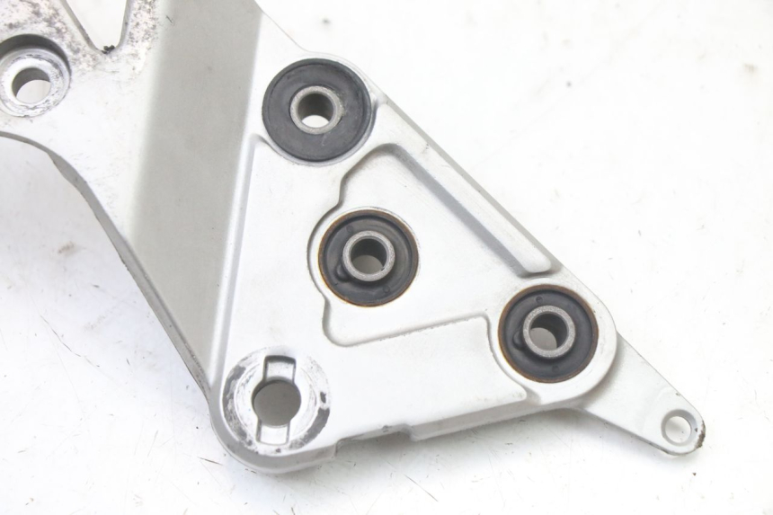 photo de PLATINE CALE PIED AVANT DROIT SUZUKI GSX F GSXF 650 (2007 - 2015) - Zoom état d’usage