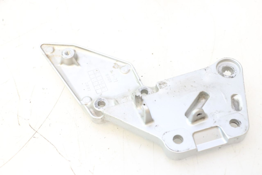 photo de PLATINE CALE PIED AVANT DROIT SUZUKI SV S 650 (2003 - 2009) - Autre angle de vue