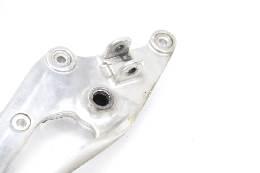 photo de PLATINE CALE PIED AVANT DROIT YAMAHA TDM ABS 900 (2002 - 2014) - Zoom état d’usage