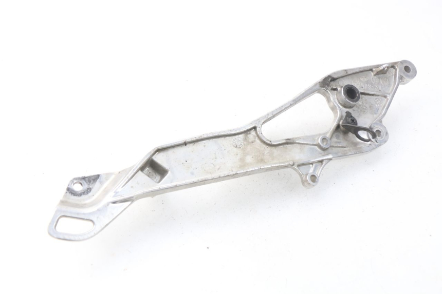 photo de PLATINE CALE PIED AVANT DROIT YAMAHA TDM ABS 900 (2002 - 2014) - Gros plan technique