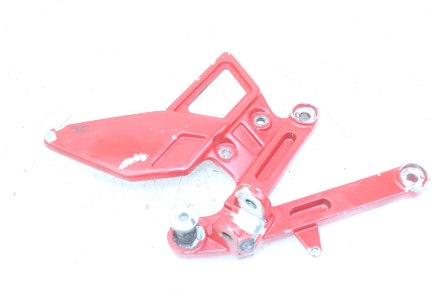 photo de PLATINE CALE PIED AVANT DROIT YAMAHA TZR 50 (2008 - 2016) - Vue principale