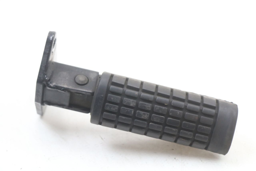 photo de Plaque de support du repose-pied avant droit SUZUKI VL INTRUDER 125 (2004 - 2007) - Détail de la pièce