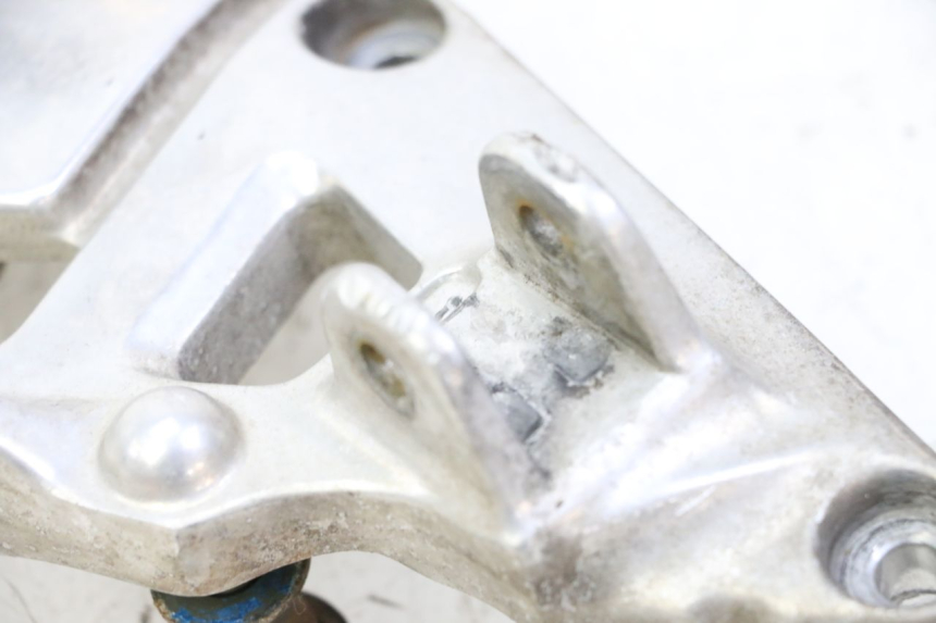 photo de PLATINE CALE PIED AVANT DROIT YAMAHA XJN DIVERSION 600 (2000 - 2003) - Vue produit