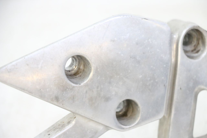 photo de PLATINE CALE PIED AVANT DROIT YAMAHA XJN DIVERSION 600 (2000 - 2003) - Zoom état d’usage