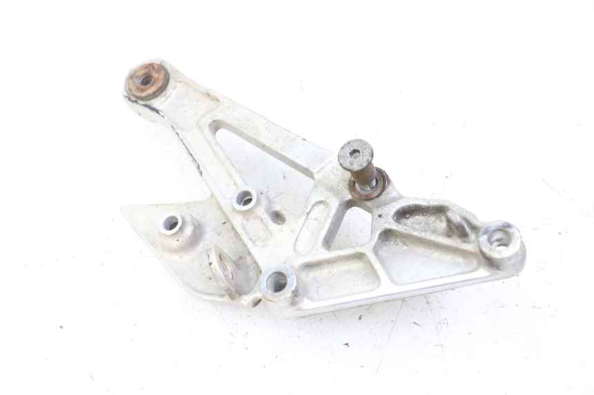 photo de PLATINE CALE PIED AVANT DROIT YAMAHA XJN DIVERSION 600 (2000 - 2003) - Vue d’ensemble