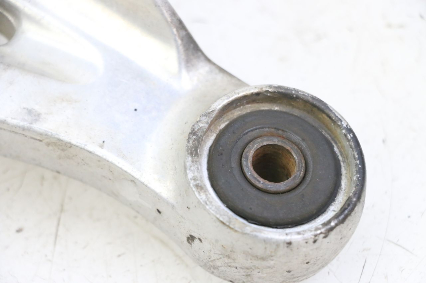 photo de PLATINE CALE PIED AVANT DROIT YAMAHA XJN DIVERSION 600 (2000 - 2003) - État de surface