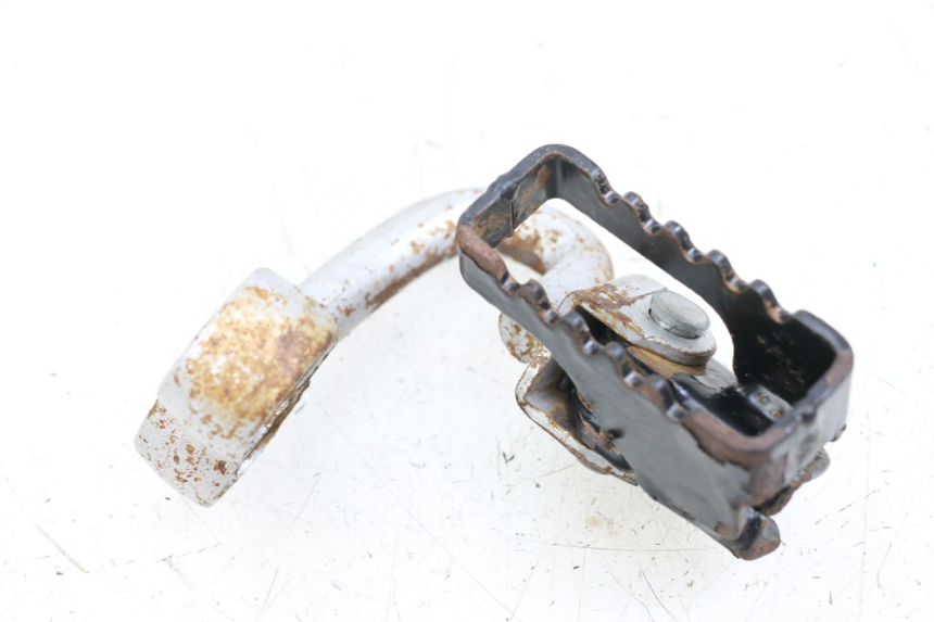 photo de Plaque de support du repose-pied avant droit HYOSUNG XRX 125 (2000 - 2008) - Vue principale