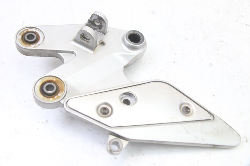 photo de PLATINE CALE PIED AVANT DROIT YAMAHA FZ6 FAZER S2 600 (2007 - 2011) - Autre angle de vue