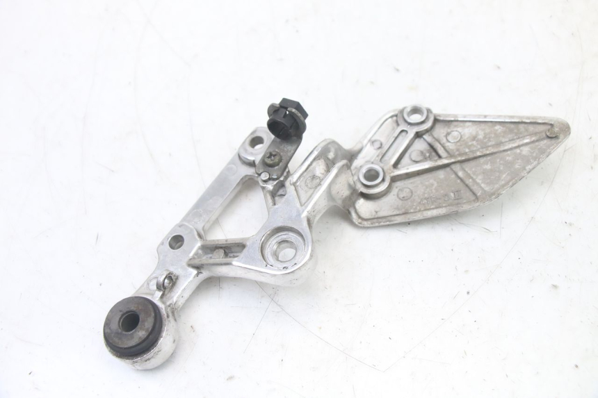 photo de PLATINE CALE PIED AVANT DROIT YAMAHA FZS FAZER 600 (2001 - 2003) - Vue d’ensemble