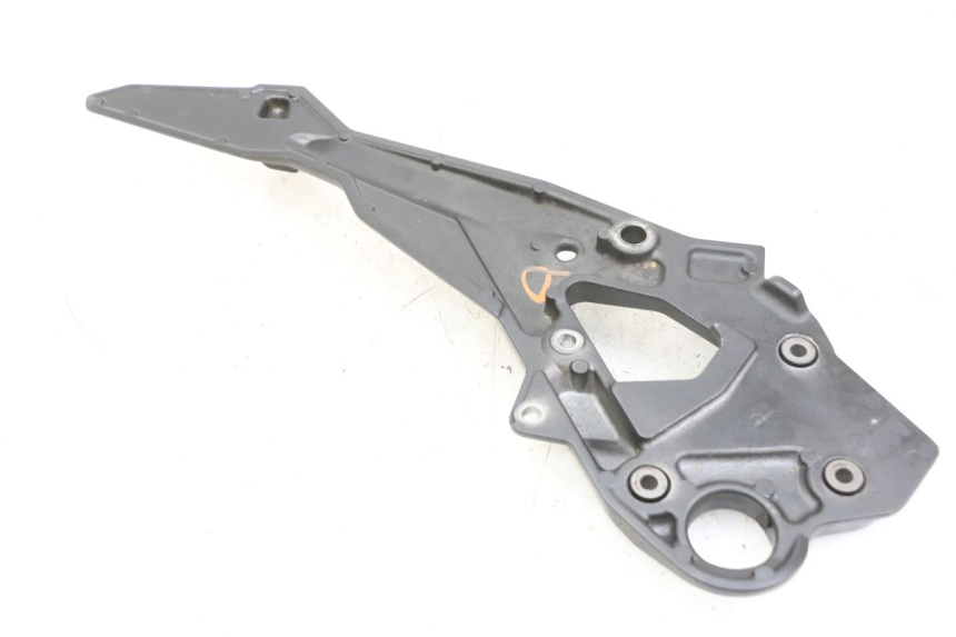 photo de PLATINE CALE PIED AVANT DROIT YAMAHA XJ6 ABS 600 (2008 - 2016) - Détail de la pièce