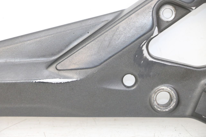 photo de PLATINE CALE PIED AVANT DROIT YAMAHA XJ6 ABS 600 (2008 - 2016) - Points de fixation