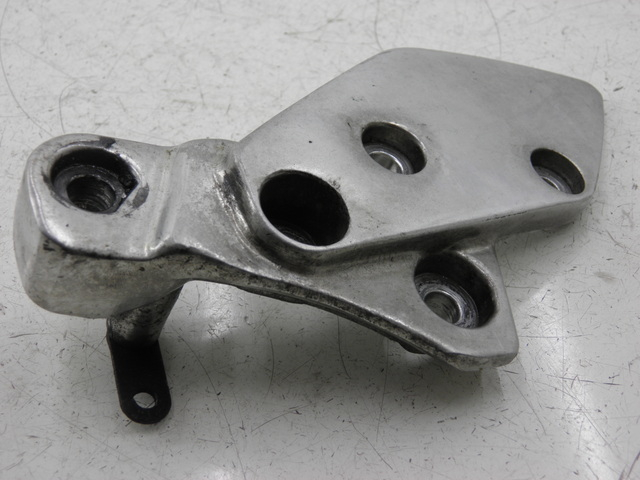 photo de PLATINE CALE PIED AVANT DROIT YAMAHA XJR 1300 (1998 - 2002) - Détail de la pièce