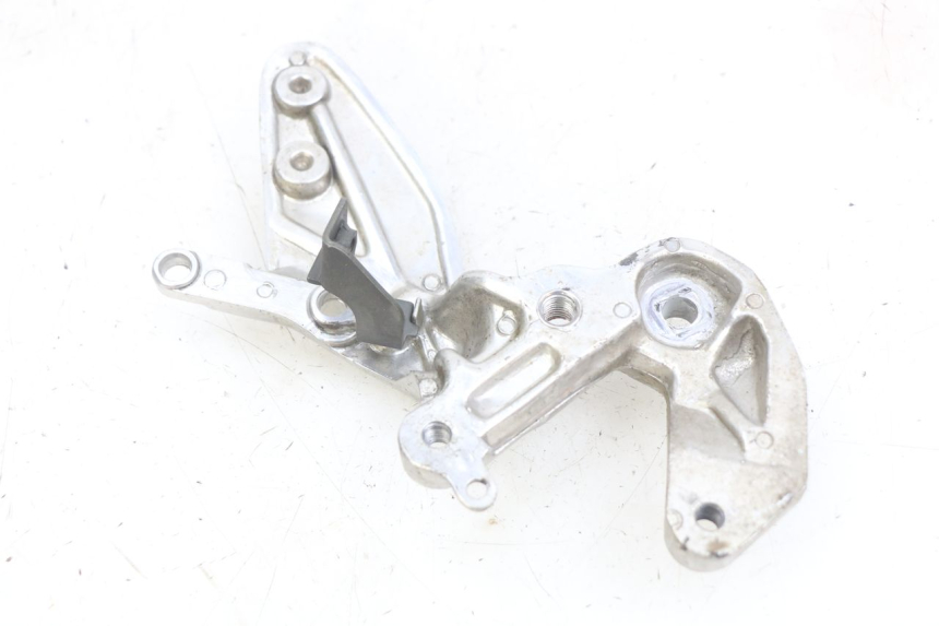 photo de PLATINE CALE PIED AVANT DROIT YAMAHA YZF R THUNDERCAT 600 (1996 - 2003) - Autre angle de vue