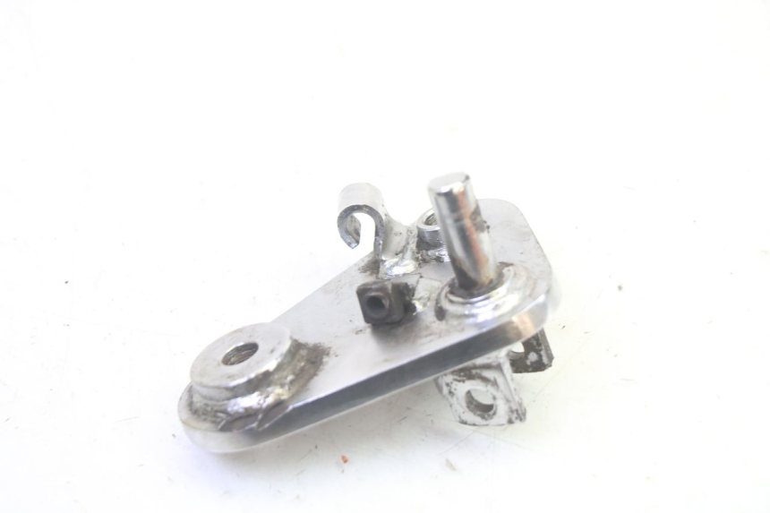 photo de PLATINE CALE PIED AVANT DROIT KYMCO ZING 125 (1997 - 2003) - Autre angle de vue