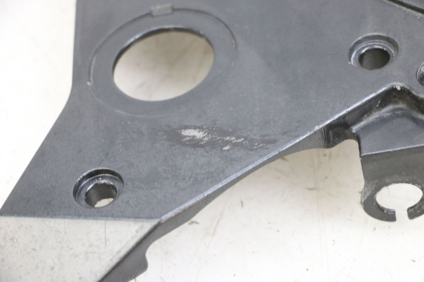 photo de PLATINE CALE PIED AVANT DROIT KAWASAKI ZR 7 750 (1999 - 2004) - Gros plan technique