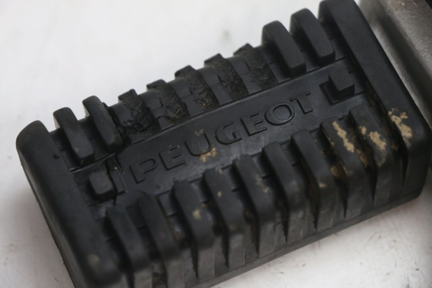 photo de PLATINE CALE PIED AVANT GAUCHE PEUGEOT 103 SPX CLIP 50 (1989 - 1992) - Zoom état d’usage