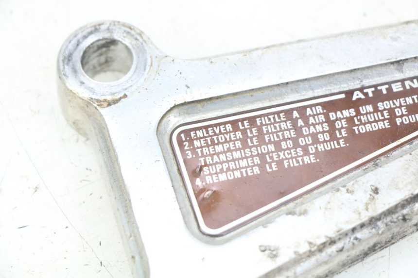 photo de PLATINE CALE PIED AVANT GAUCHE HONDA CM 125 (1983 - 2003) - Autre angle de vue