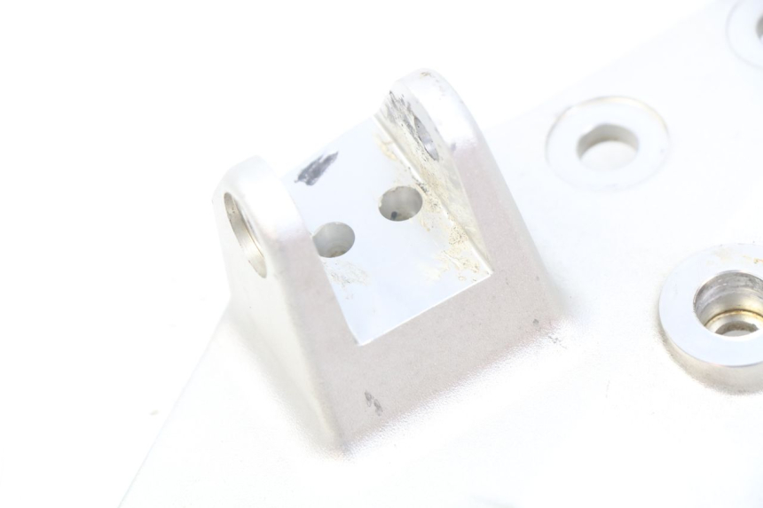 photo de PLATINE CALE PIED AVANT GAUCHE BMW F GS K81 850 (2018 - 2023) - Zoom état d’usage