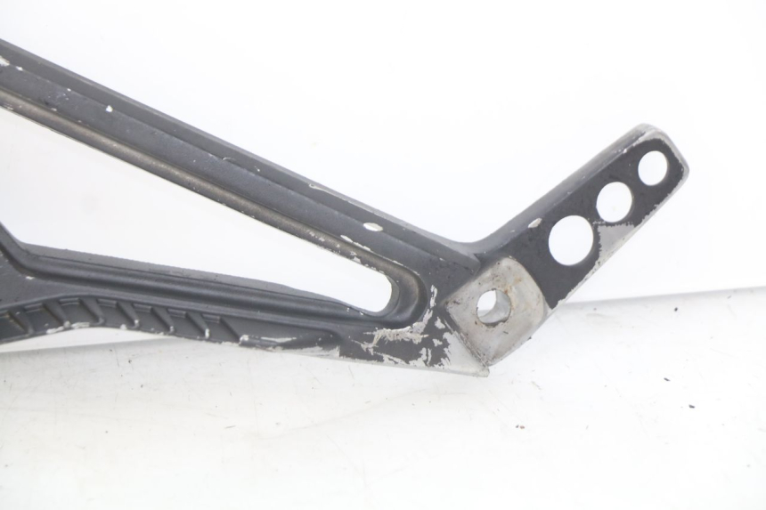 photo de PLATINE CALE PIED AVANT GAUCHE YAMAHA FJ 3CX 1200 (1986 - 1996) - État de surface