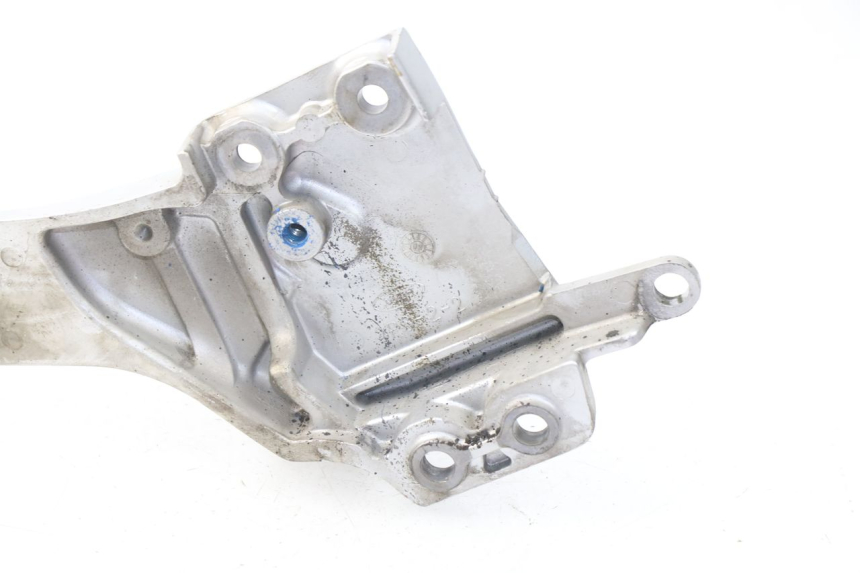 photo de PLATINE CALE PIED AVANT GAUCHE YAMAHA FJR ABS 1300 (2006 - 2012) - Vue d’ensemble