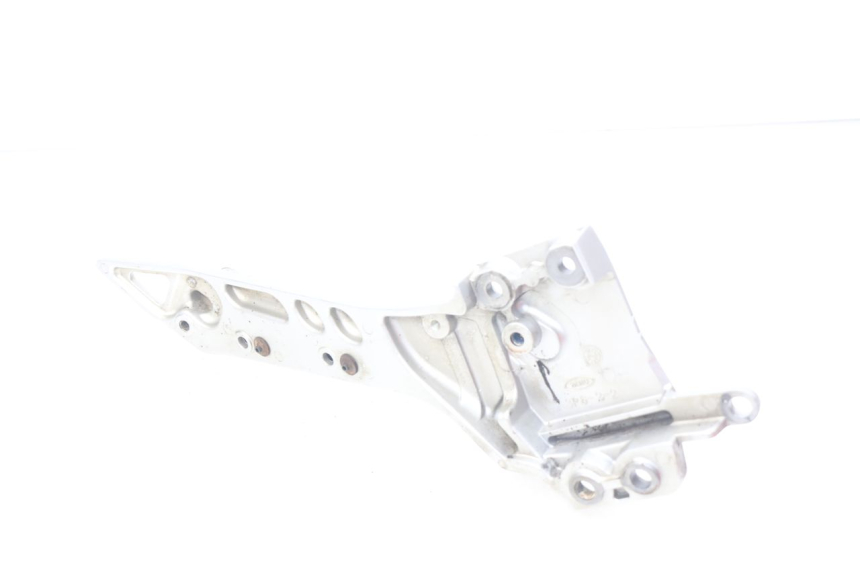 photo de PLATINE CALE PIED AVANT GAUCHE YAMAHA FJR ABS 1300 (2006 - 2012) - Points de fixation