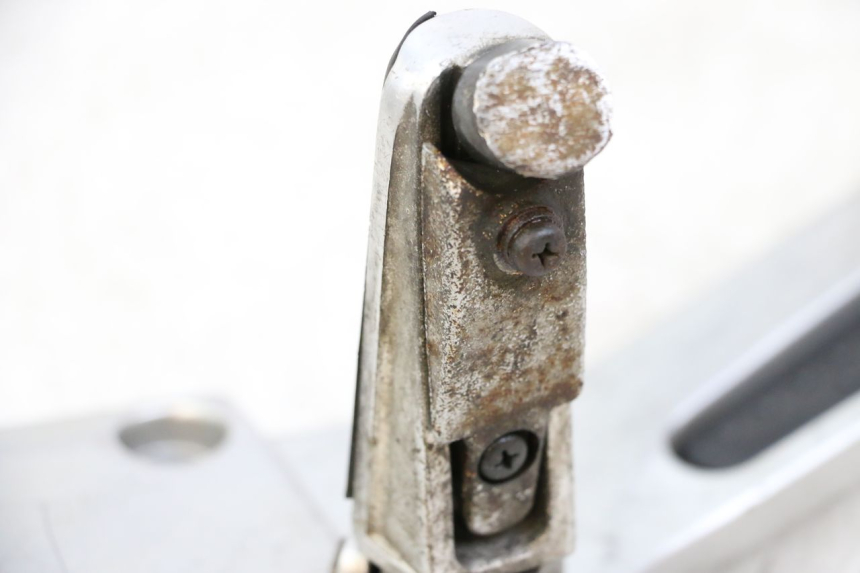 photo de PLATINE CALE PIED AVANT GAUCHE YAMAHA FJR ABS 1300 (2006 - 2012) - Autre angle de vue