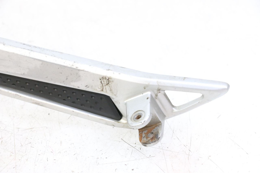 photo de PLATINE CALE PIED AVANT GAUCHE YAMAHA FJR ABS 1300 (2006 - 2012) - Points de fixation