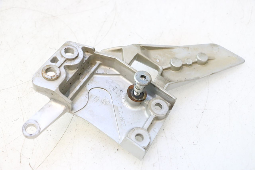 photo de PLATINE CALE PIED AVANT GAUCHE YAMAHA FJR 1300 (2001 - 2005) - Zoom état d’usage