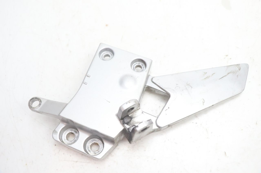 photo de PLATINE CALE PIED AVANT GAUCHE YAMAHA FJR 1300 (2001 - 2005) - Vue principale