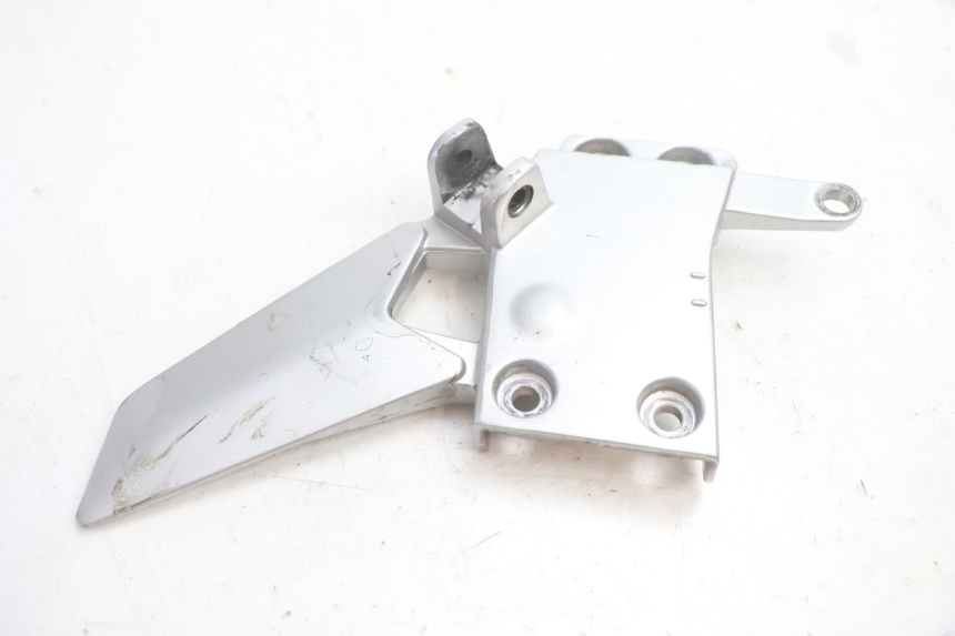 photo de PLATINE CALE PIED AVANT GAUCHE YAMAHA FJR 1300 (2001 - 2005) - Zoom état d’usage