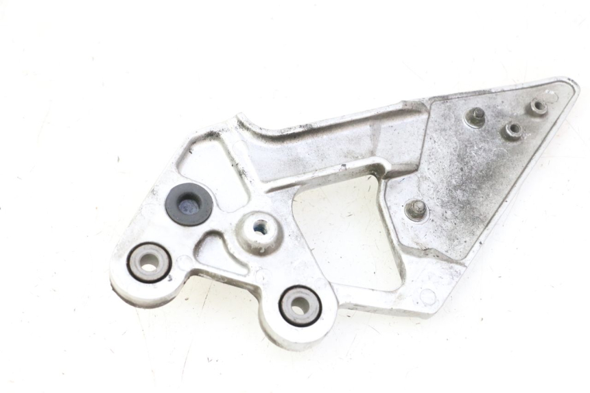 photo de PLATINE CALE PIED AVANT GAUCHE YAMAHA FZ6 FAZER S2 600 (2007 - 2011) - Autre angle de vue