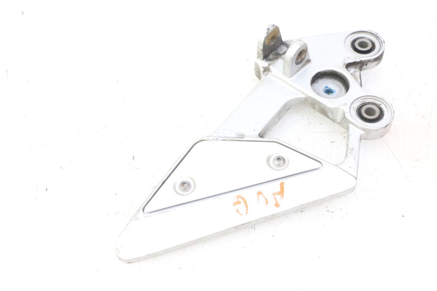 photo de PLATINE CALE PIED AVANT GAUCHE YAMAHA FZ6 FAZER S2 600 (2007 - 2011) - Vue d’ensemble