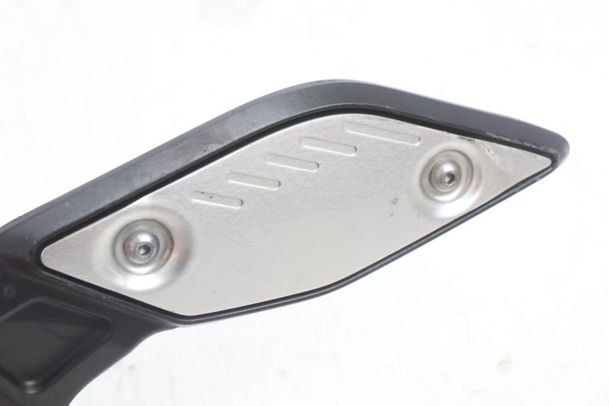 photo de PLATINE CALE PIED AVANT GAUCHE YAMAHA FZ8 800 (2010 - 2016) - Détail de la pièce