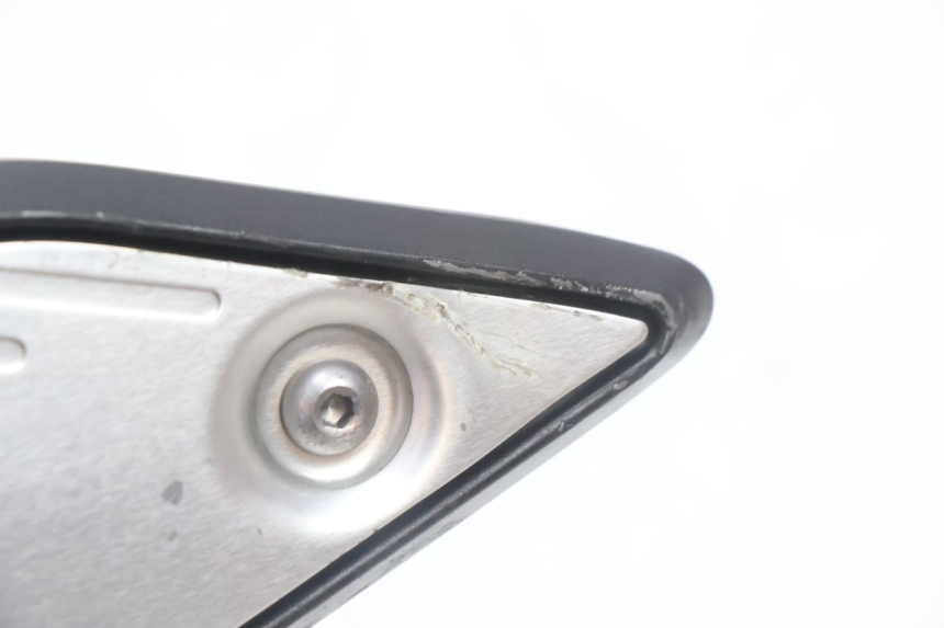 photo de PLATINE CALE PIED AVANT GAUCHE YAMAHA FZ8 800 (2010 - 2016) - Zoom état d’usage