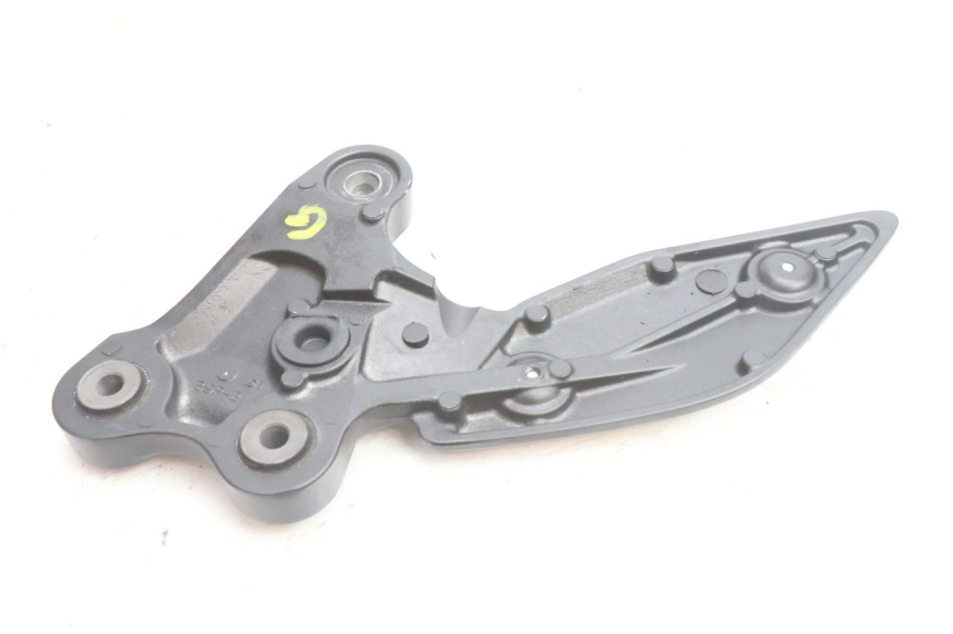 photo de PLATINE CALE PIED AVANT GAUCHE YAMAHA FZ8 800 (2010 - 2016) - État de surface
