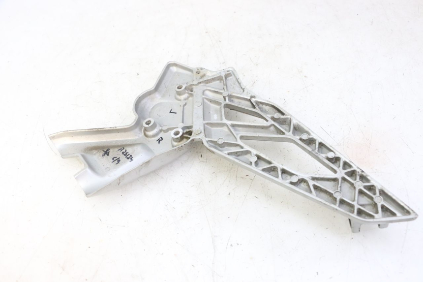 photo de PLATINE CALE PIED AVANT GAUCHE BMW G310 R 310 (2016 - 2020) - Zoom état d’usage