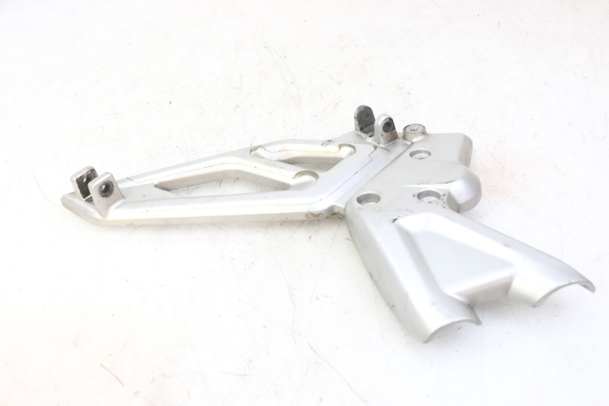 photo de PLATINE CALE PIED AVANT GAUCHE BMW G310 R 310 (2016 - 2020) - Vue d’ensemble