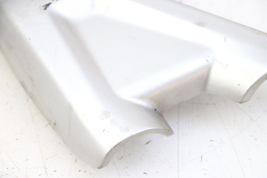 photo de PLATINE CALE PIED AVANT GAUCHE BMW G310 R 310 (2016 - 2020) - Points de fixation