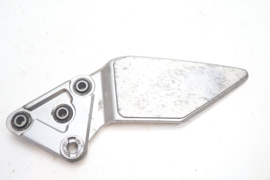 photo de PLATINE CALE PIED AVANT GAUCHE SUZUKI GSF N BANDIT 1200 (2001 - 2005) - Vue principale