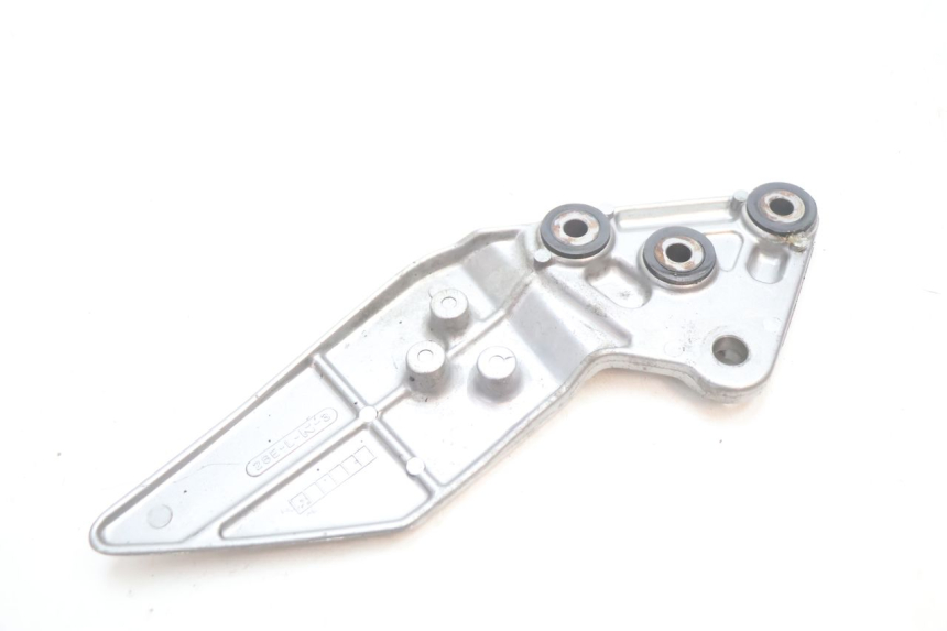 photo de PLATINE CALE PIED AVANT GAUCHE SUZUKI GSF N BANDIT 1200 (2001 - 2005) - Autre angle de vue