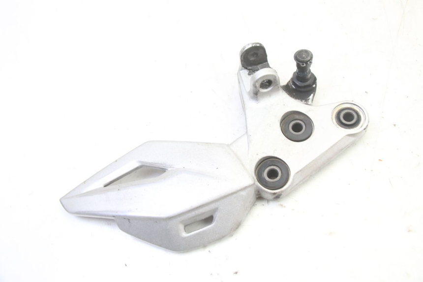 photo de PLATINE CALE PIED AVANT GAUCHE SUZUKI GSR 750 (2011 - 2017) - Autre angle de vue