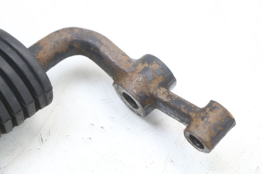 photo de PLATINE CALE PIED AVANT GAUCHE SUZUKI GSX E 250 (1982 - 1983) - Autre angle de vue