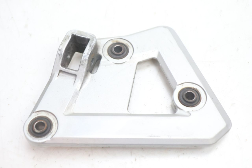 photo de PLATINE CALE PIED AVANT GAUCHE SUZUKI GSX F GSXF 750 (1988 - 1998) - Autre angle de vue
