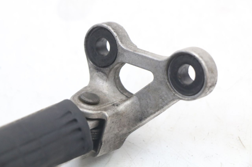 photo de PLATINE CALE PIED AVANT GAUCHE HONDA CBR F 1000 (1993 - 1996) - Gros plan technique