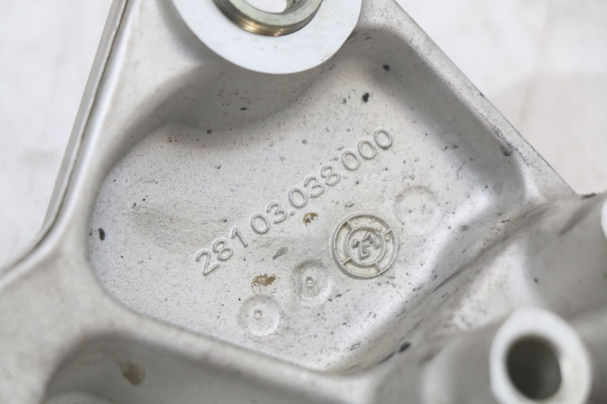 photo de PLATINE CALE PIED AVANT GAUCHE HUSQVARNA SVARTPILEN 401 (2018 - 2023) - État de surface